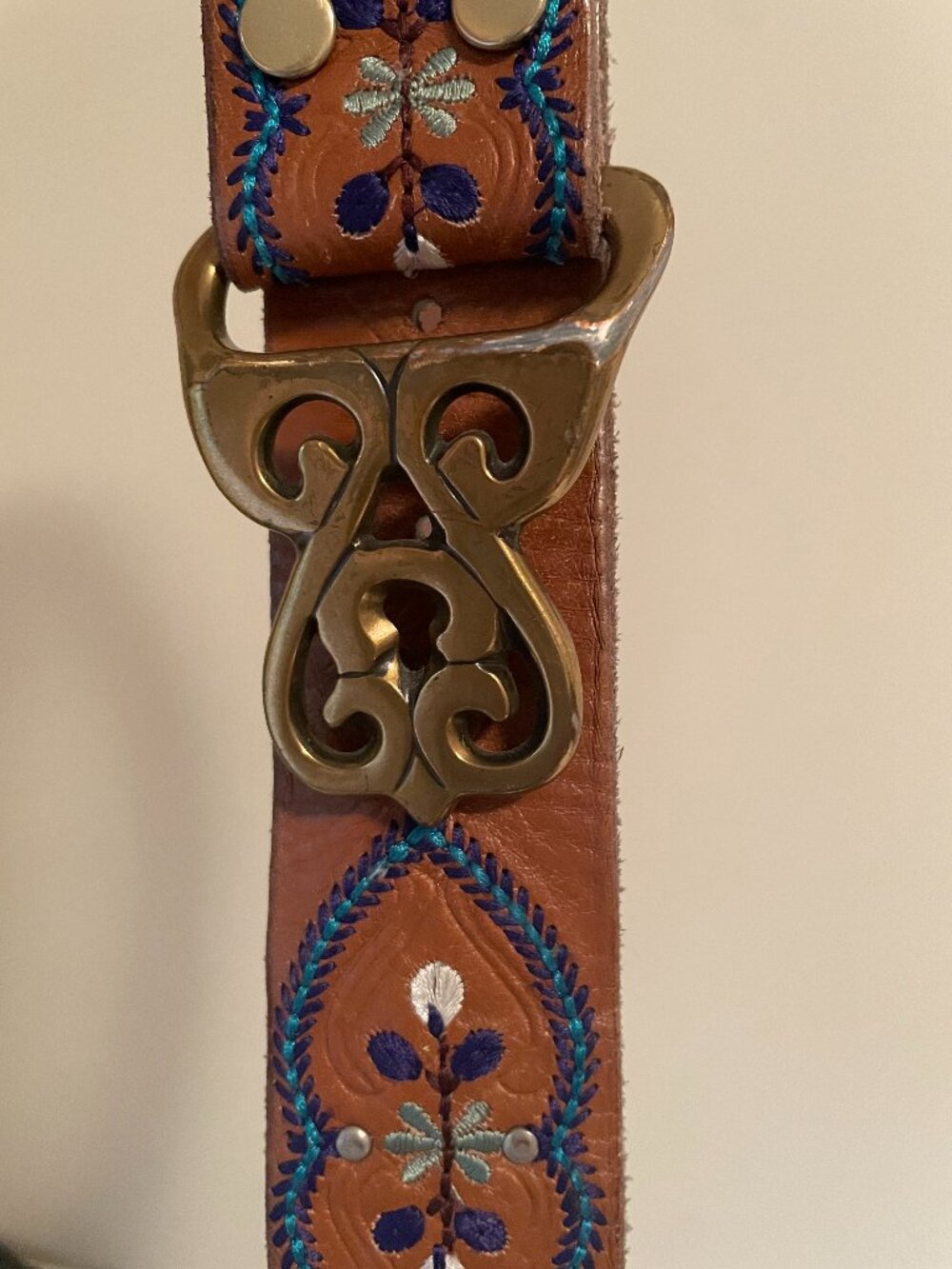Leather women's belt